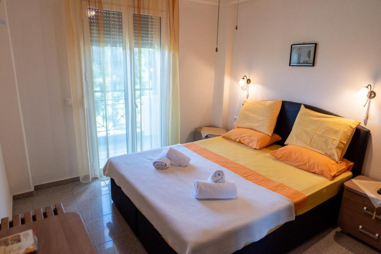 אורמוס פנגיאס Nikos Apartments מראה חיצוני תמונה