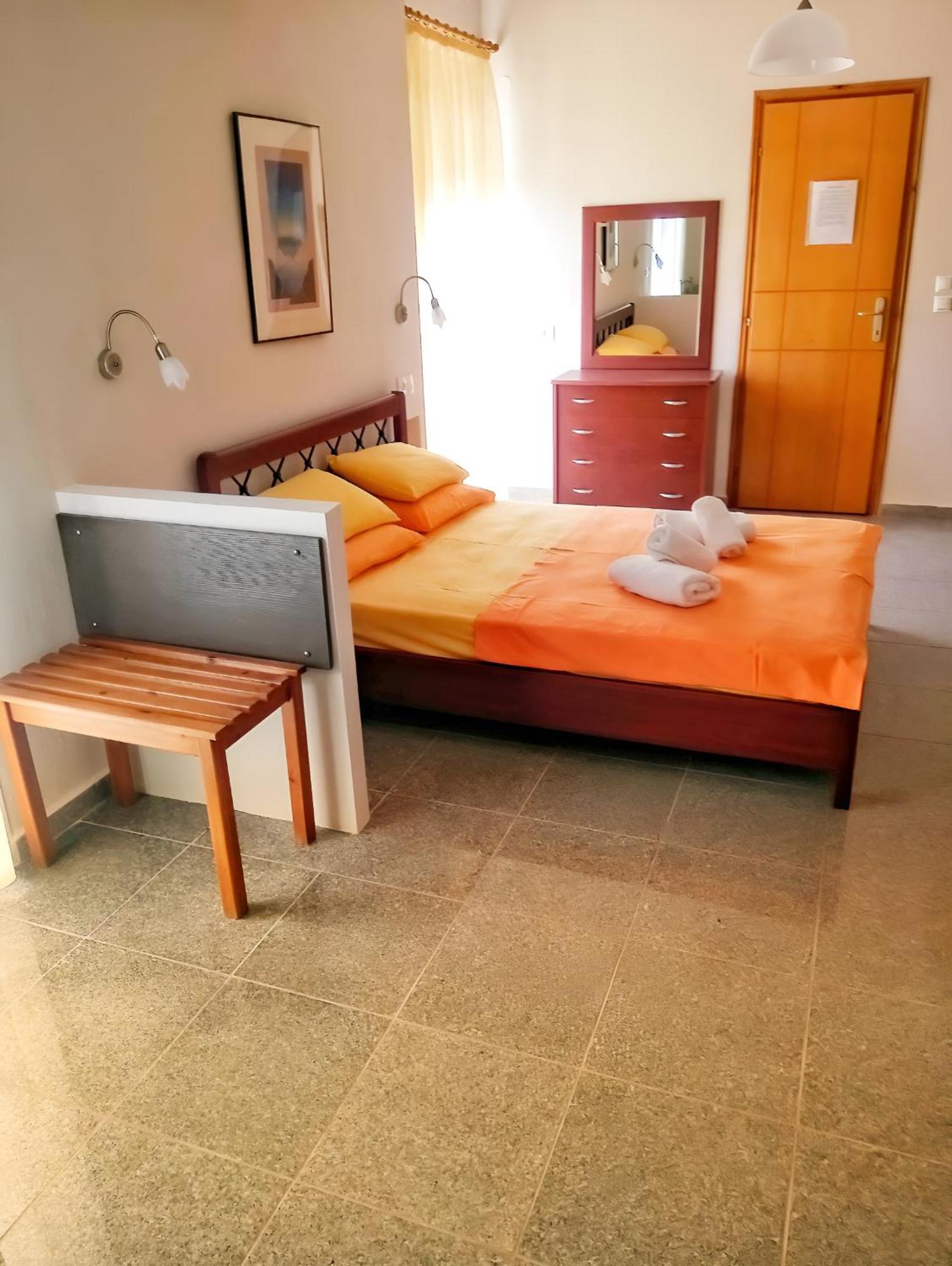 אורמוס פנגיאס Nikos Apartments מראה חיצוני תמונה