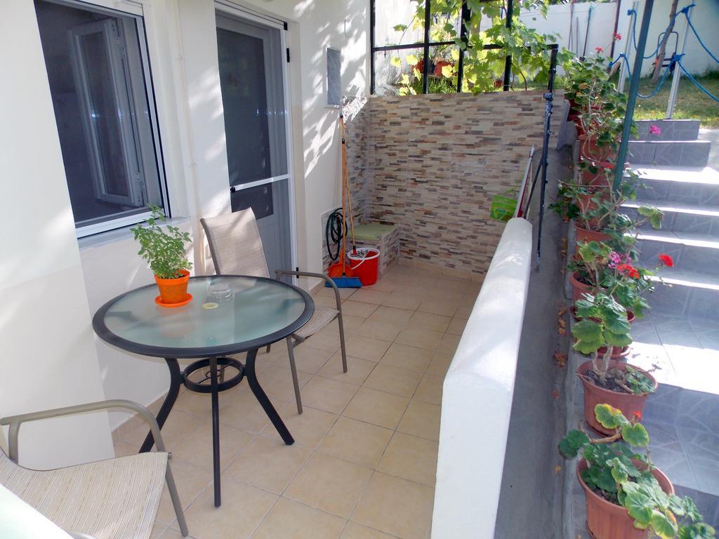 אורמוס פנגיאס Nikos Apartments מראה חיצוני תמונה