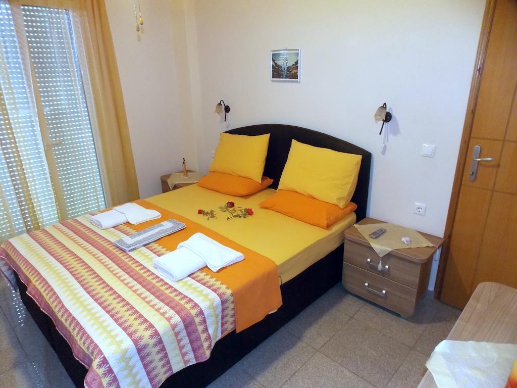 אורמוס פנגיאס Nikos Apartments חדר תמונה