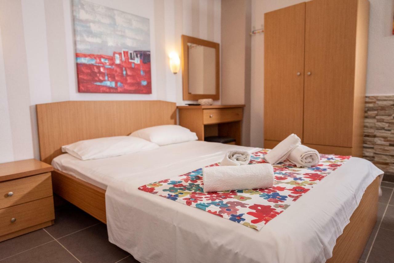 אורמוס פנגיאס Nikos Apartments מראה חיצוני תמונה